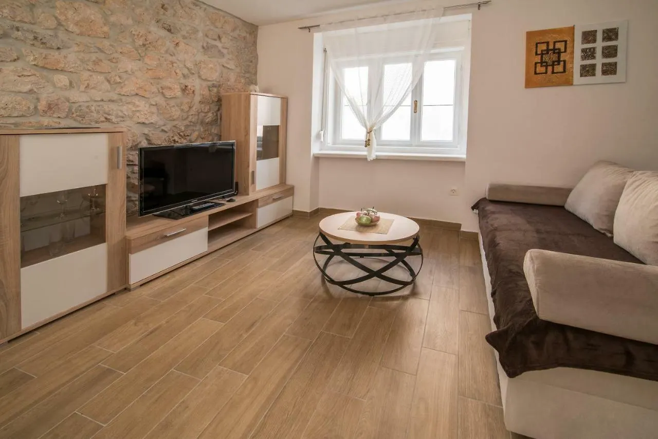 Apartments Tara 瓦比尼科