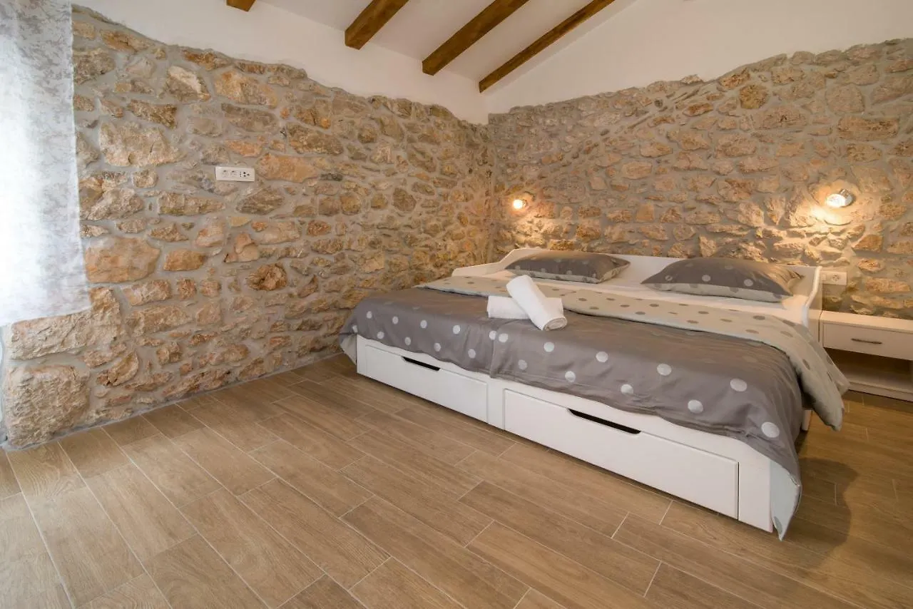 Apartments Tara Vrbnik