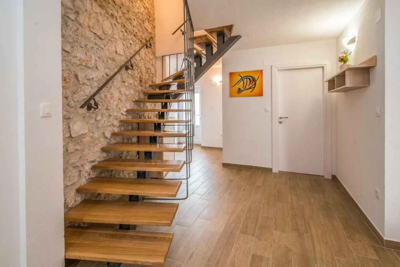 Apartments Tara 瓦比尼科