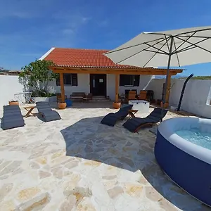  Ferienhaus House Jolini Dvori Kroatien